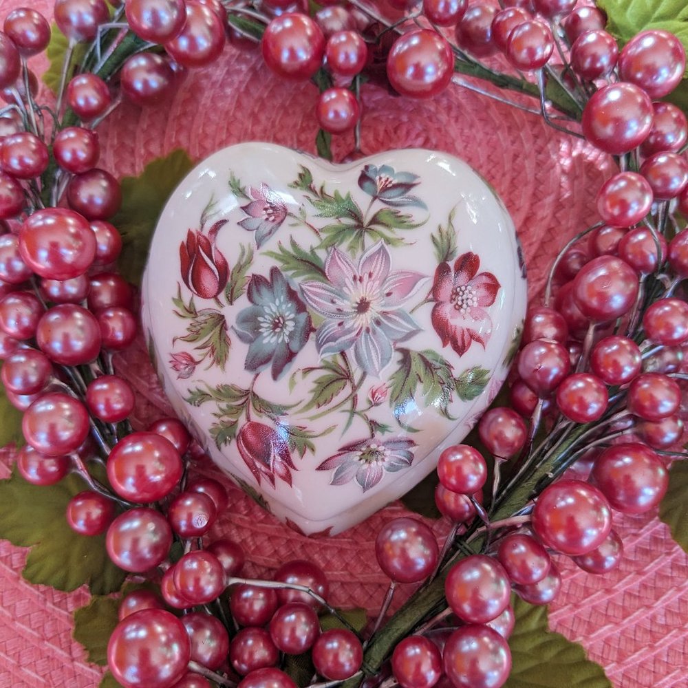 Valentine Day Hand Made Porcelain Limoge by Rochard Heart Shape Trinket Box